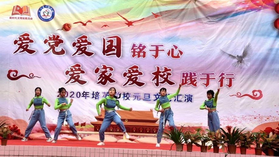 “伙计，不敢睡，屋里人还候你呢！”西安又一位司机倒下了